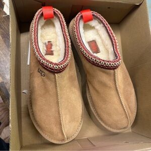 Brand New Never Worn Tazz Uggs 9